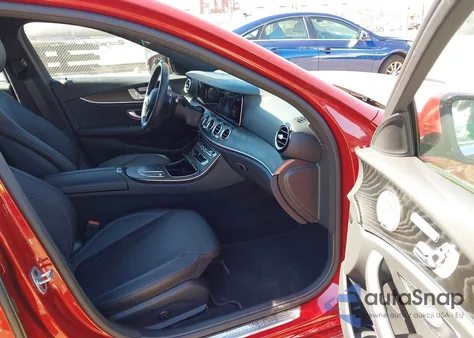 2022 Mercedes-Benz E 350 z USA, uszkodzony, nr VIN W1KZF8DB7NB097263